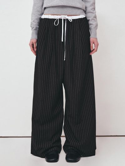 NICK&NICOLE STRIPE LAYERED PINTUCK SLACKS [BLACK]