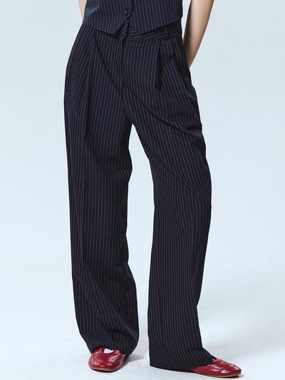 NICK&NICOLE TAILORED STRIPE PINTUCK SLACKS [NAVY]