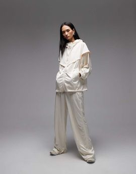 Nike Nike belted pintuck pants in beige-Neutral