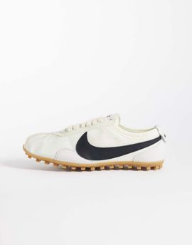 Nike Nike Moon shoe sneakers in off white and black-Neutral