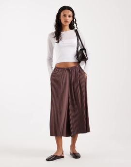 Nike Nike pleated skirt in brown