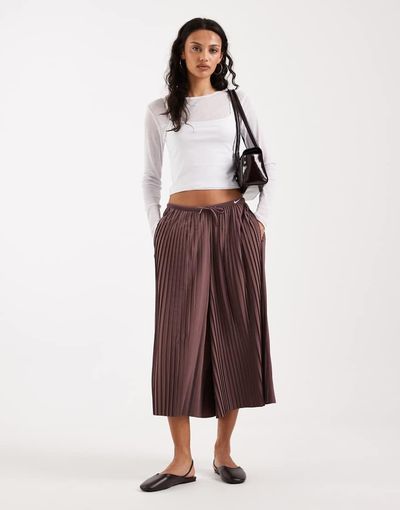 Nike Nike pleated skirt in brown