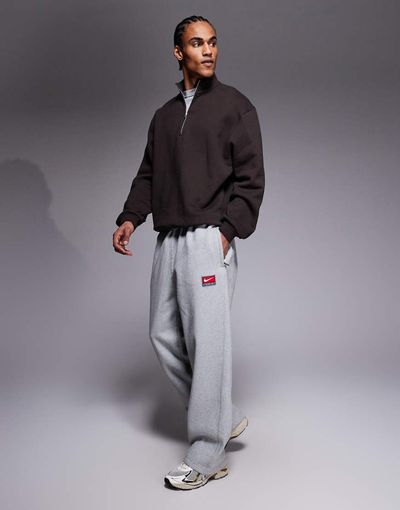 Nike Nike Solo Swoosh sweatpants in gray