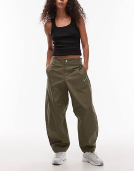 Nike Nike Street barrel leg pants in khaki-Green