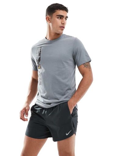 Nike Nike Stride 5 inch shorts in black