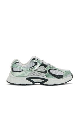 Nike Nike V5 RNR Reflective Accent Sneaker