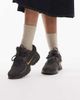 Nike Nike V5 RNR sneakers in gray and gold - 1