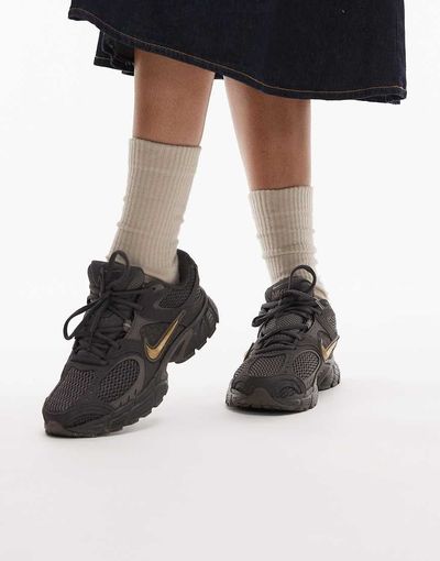Nike Nike V5 RNR sneakers in gray and gold