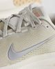 Nike Nike Vomero 18 sneakers in cream and metallic silver-White - 4