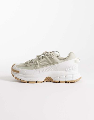 Nike Nike Zoom Vomero Roam sneakers in sage green and white-Red