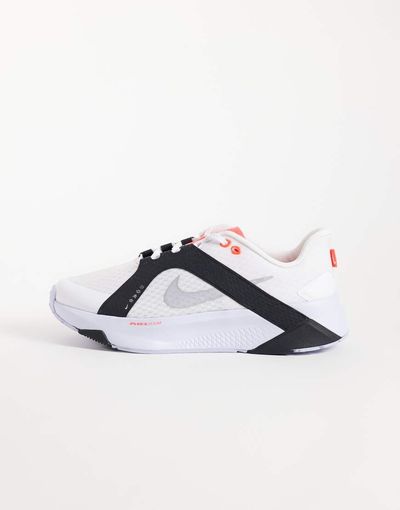 Nike Running Nike Running Hybrid sneaker in white with black and red details