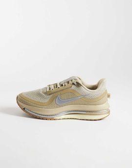 Nike Running Nike Running Pegasus Premium sneakers in beige and silver-NEUTRAL