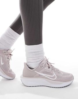 Nike Running Nike Running Quest 6 sneakers in light pink and white
