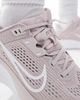 Nike Running Nike Running Quest 6 sneakers in light pink and white - 4