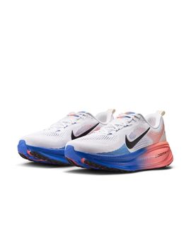 Nike Running Nike Running Vomero 18 sneakers in blue and pink