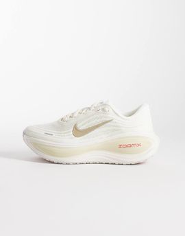 Nike Running Nike Running Vomero Plus sneakers in beige and gold