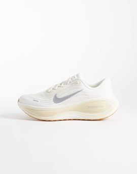 Nike Running Nike Running Vomero Plus sneakers in off-white-Neutral