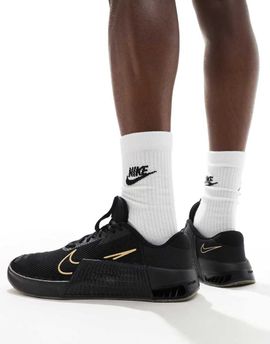 Nike Training Nike Training Metcon 9 sneakers in black and gold