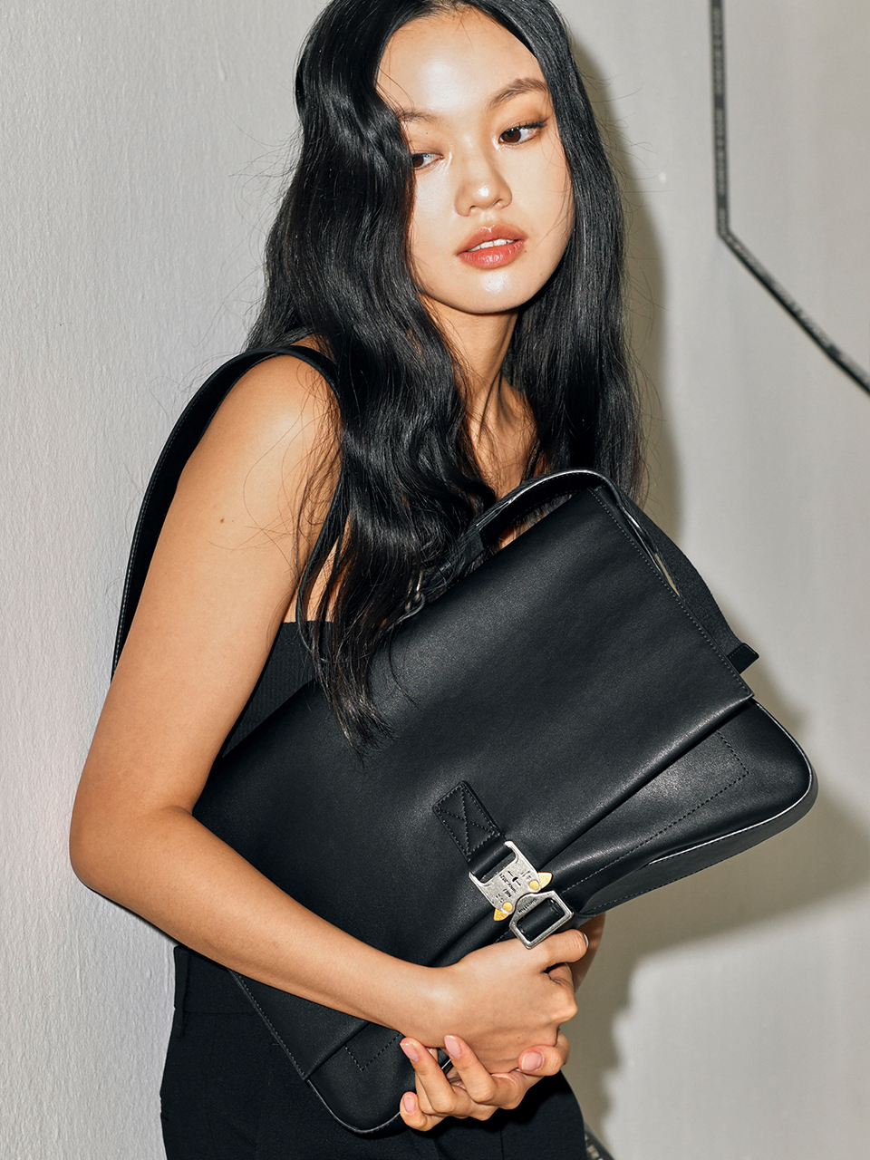 NILLRING 5PM 30 Large Shoulder Bag_Black