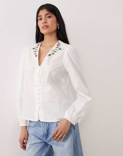Nobody's Child Nobody's Child Isla poplin blouse with embroidered collar in white