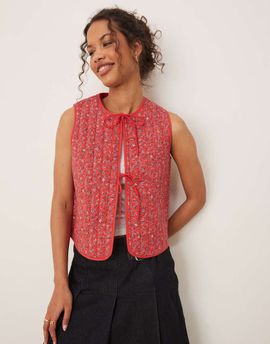 Nobody's Child Nobody's Child tie-detail quilted vest in red floral