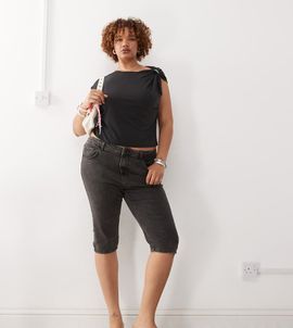 Noisy May Curve Noisy May Curve denim capri in washed black
