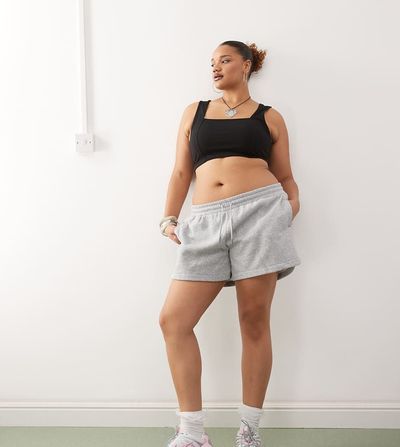 Noisy May Curve Noisy May Curve elastic waist shorts in light gray