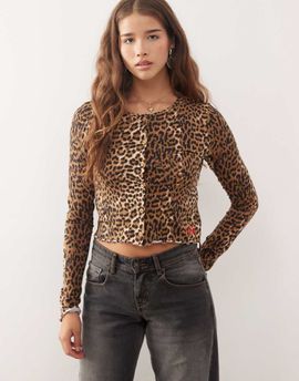 Noisy May Noisy May cropped button up top with lettuce edges in leopard print-Black