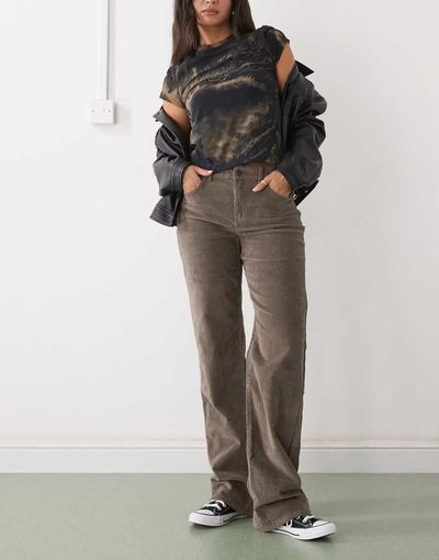 Noisy May Noisy May Yolanda mid rise straight leg cord jeans in brown-Neutral