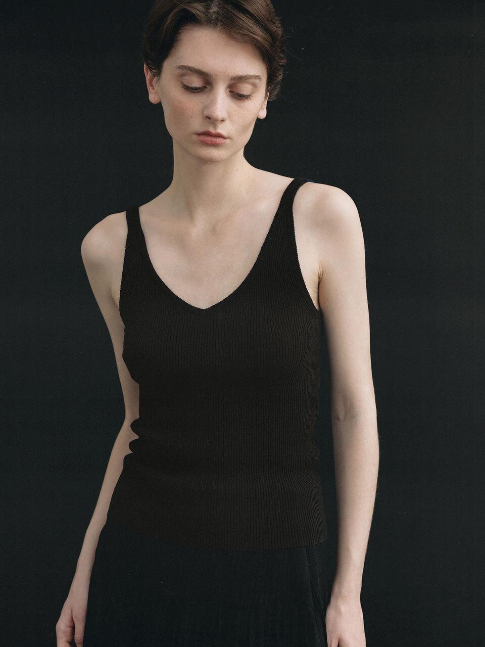 NOTHING WRITTEN Haze v-neck sleeveless vest [Black]