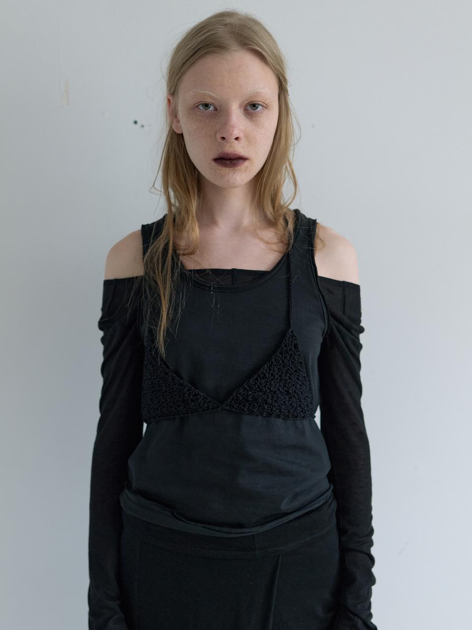NOTHINGEVERYTHING (REORDER) RAW DETAIL SLEEVELESS TOP IN BLACK