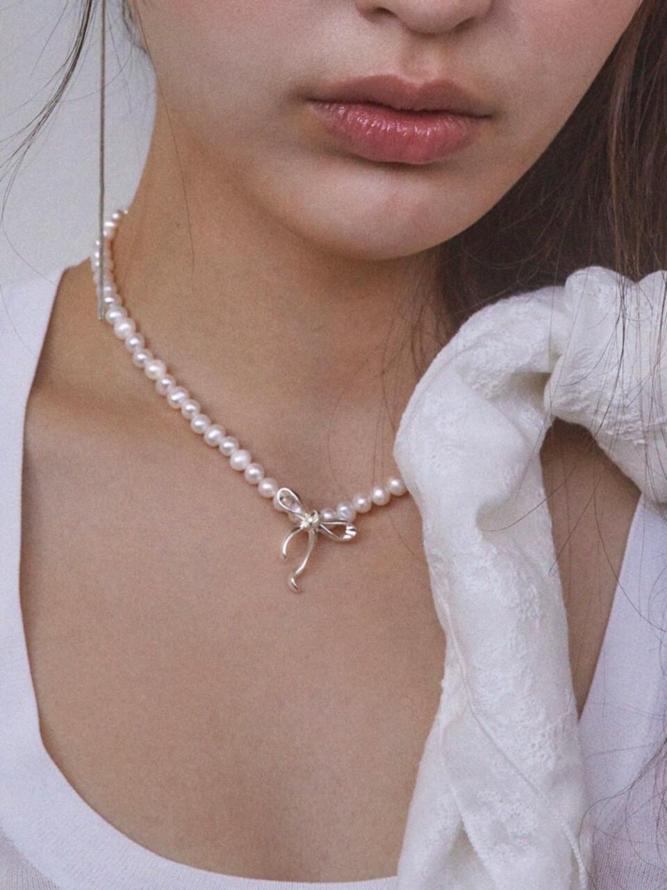 nuavo Ribbon tie pearls