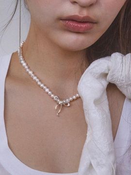 nuavo Ribbon tie pearls