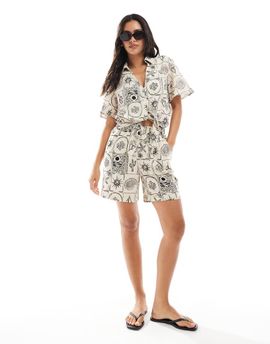 Object Object pull on shorts in shell print-White