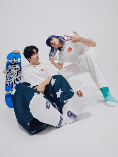 oddsocks [ODDSOX] Street Socks Up Short Sleeve T-shirt [White]