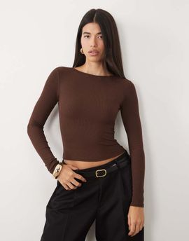 Oh Polly Oh Polly ribbed modal boat neck ruched top in chocolate-Brown