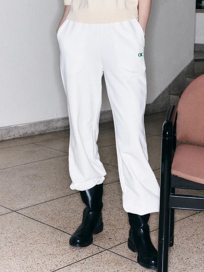 OIOI COLLECTION Basic Logo Sweatpants [WHITE]