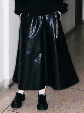 OIOI COLLECTION Flare Leather Long Skirt [BLACK]