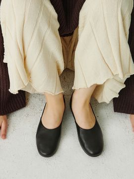 OLD HANDS CARVED Anna Slip-on_Black