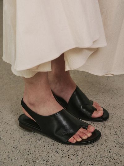 OLD HANDS CARVED Eve Cut-Out Sandal_Black