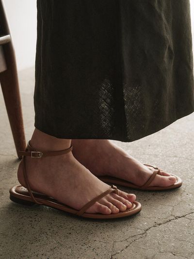 OLD HANDS CARVED Lily Strap Sandal_Camel