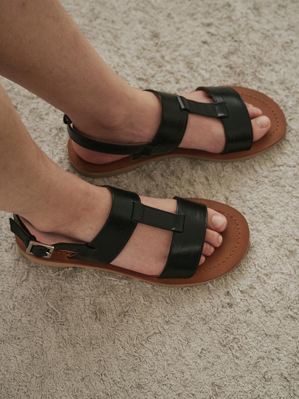 OLD HANDS CARVED Peyton Two Straps Sandal_Black
