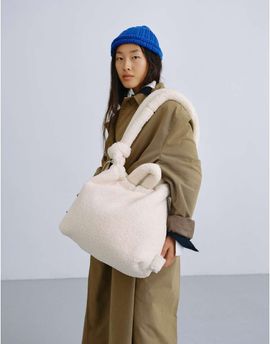 Olend OLEND Ona sherpa multiwear crossbody bag in sand-White