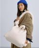 Olend OLEND Ona sherpa multiwear crossbody bag in sand-White - 4