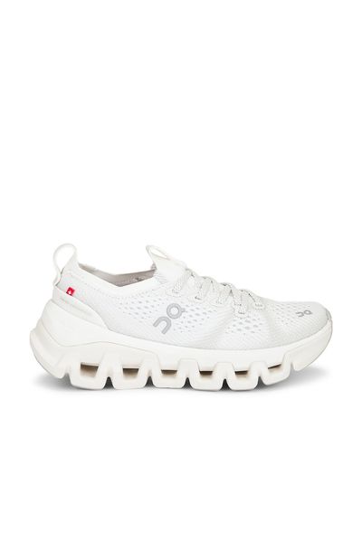 On On Cloud X Tempo Sneaker