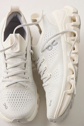 On On Cloud X Tempo Sneakers