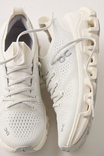 On On Cloud X Tempo Sneakers