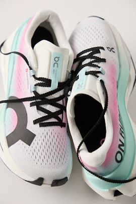 On On Cloudboom Max Sneakers