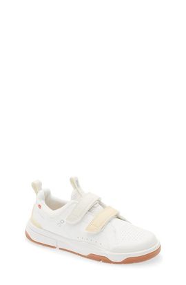 On On Kids' The ROGER Sneaker