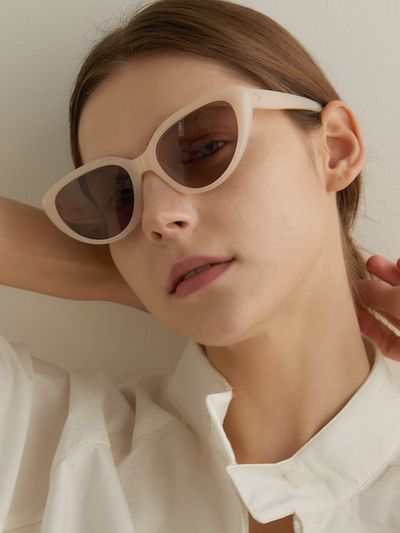 One Brilliant Della_Beige
